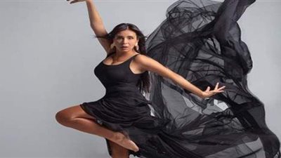 دينا عن سر رشاقتها: “بطبخ بس مش بأكل حاجة” | فيديو