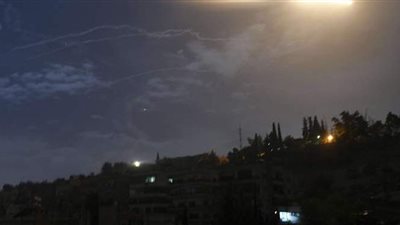 الدفاعات الجوية السورية تتصدى لهجوم إسرائيلي في سماء دمشق