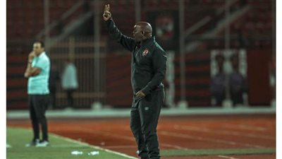 موسيماني يدرس استبعاد ثلاثي الأهلي المحترف من مواجهة أبو قير