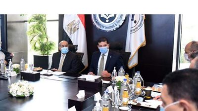 وزير الطيران يبحث سبل التعاون مع رئيس هيئة الاستثمار