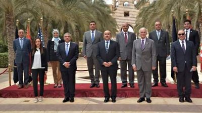 وزير الطيران يزور مقر الجامعة الأمريكية بالقاهرة الجديدة