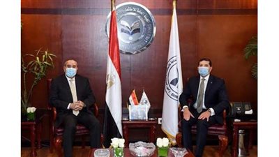 وزير الطيران يلتقي رئيس هيئة الاستثمار لبحث التعاون المشترك