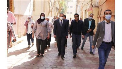 محافظ سوهاج يتفقد تطوير ورصف شوارع حي غرب | صور