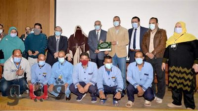 رئيس جامعة المنصورة يكرم الأطقم الطبية لجهودهم خلال جائحة كورونا | صور