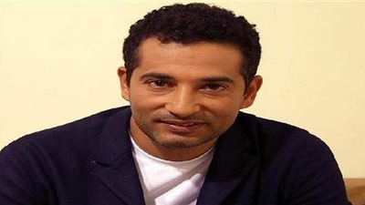 عمرو سعد يهنئ أحمد حلمي ومنى زكي بعيد ميلادهما