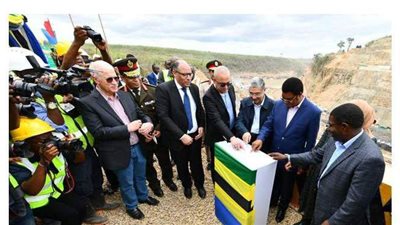 الإسكان: 3 آلاف عامل مصري يعملون في مشروع سد تنزانيا