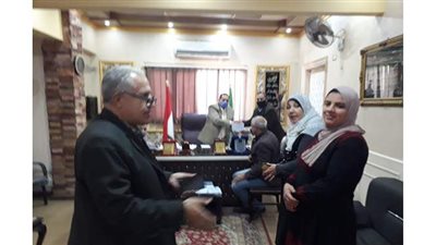 تسليم 73 عقد  تقنين أوضاع علي أملاك الدولة في نبروه | صور