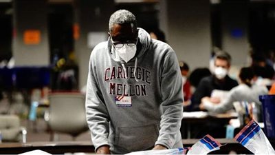 سكرتيرة ولاية أريزونا عن تعرضها للتهديد: تظهر مشاكل أكثر عمقا في بلدنا