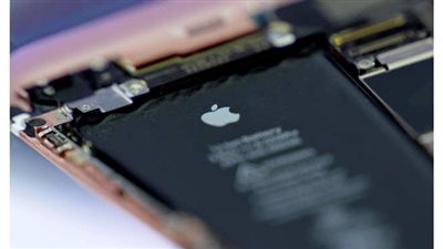 بسبب بطارية آيفون القديمة.. آبل توافق على دفع 113 مليون دولار غرامة
