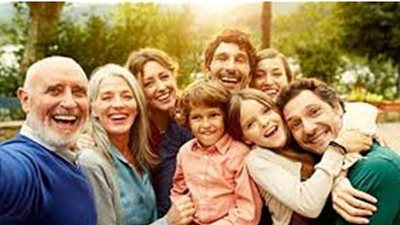 تفسير حلم رؤية الأقارب في المنام وعلاقته بسماع الأخبار السعيدة