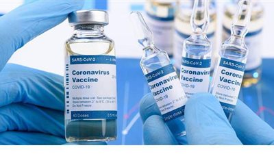 حجزت كميات كبيرة من شركة فايزر.. دولة تقرر التبرع بلقاح كورونا للدول الفقيرة