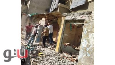هدم منزل آيل للسقوط أمام مقام سيدي عبد الرحيم بطنطا | فيديو