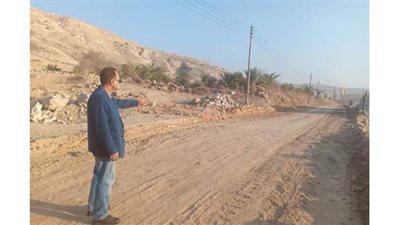 رئيس مدينة ملوي بالمنيا يتفقد مخرات السيول