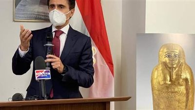القنصل العام المصري في نيويورك يوقع بروتوكولا لاسترداد إحدى الجداريات الفرعونية