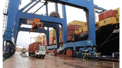 تداول 109663 طنا و  739 حاوية و 12127 شاحنة عامة بميناء الاسكندرية