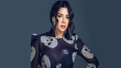 رانيا يوسف ترتدي الأسود في أحدث ظهور لها