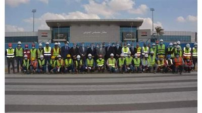 وزير الطيران يتفقد أعمال تطوير مطــار سفنكس الدولي | صور