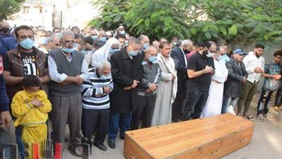 غياب الفنانين عن جنازة فايق عزب في الإسماعيلية | صور