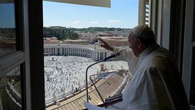 إعجاب على إنستجرام من البابا فرنسيس لعارضة أزياء يفتح تحقيقا من الفاتيكان