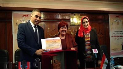 تكريم فاطمة المعدول بمؤتمر 