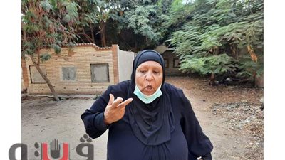 إحدى جيران فايق عزب تنتقد غياب الفنانين عن جنازة الراحل