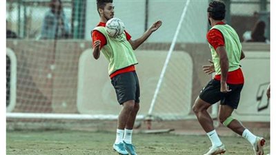 محمد شريف يحتفل بالعودة للأهلي بنشر صورتين له من المران