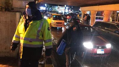 ذروة الطقس السيئ.. الأمطار تغرق شوارع الإسكندرية | فيديو وصور