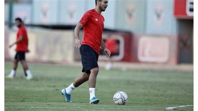 محمد شريف يشارك في مران الأهلي بعد انتهاء إعارته لإنبي