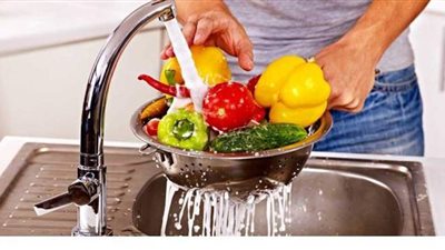 هل تتسبب  الخضروات الطازجة في نقل كورونا؟.. استشاري بكتيريا ومناعة تجيب