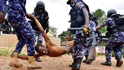 مقتل 37 شخصا على الأقل في احتجاجات بأوغندا بعد اعتقال مرشح رئاسي