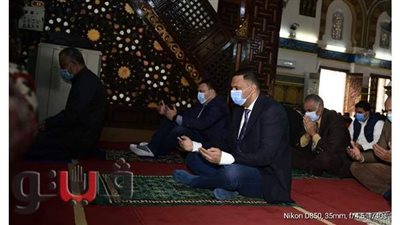 محافظ الدقهلية في مسجد النصر للاطمئنان على تطبيق الإجراءات الاحترازية