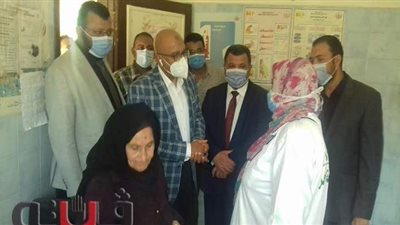 جامعة الأزهر توفر الكشف والعلاج وسلعا غذائية «بالمجان» لأهالي 3 قرى ببني سويف | صور