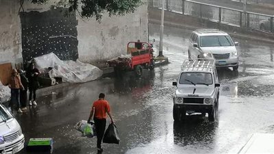 بالفيديو .. أمطار متوسطة على مدينة نصر والخليفة بالقاهرة