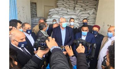 وزير الزراعة يوزع 140 طن تقاوي شعير مجانا على مزارعي مطروح لزراعة المناطق المطرية