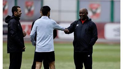 موسيماني يعقد جلسة مع ناصر ماهر على هامش مران الأهلي