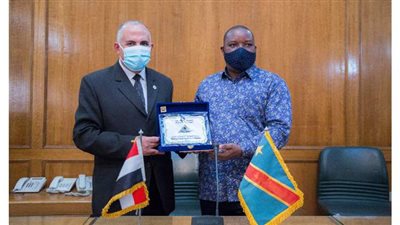 وزير الري يعقد جلسة ختامية مع وزير البيئة والتنمية المستدامة الكونغولى فى ختام زيارته لمصر.