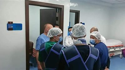 مستشفى إسنا التخصصي ينهي قوائم الانتظار بـ15 عملية جراحية | صور