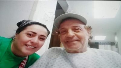 الفنانة هند عاكف تعلن وفاة والدها