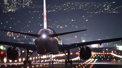 الولايات المتحدة تمدد قيود السفر على الحدود الشمالية والجنوبية