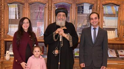 البابا تواضروس يستقبل صاحب جائزة نيوتن عن اكتشاف الجين المسبب لسرطان الكبد