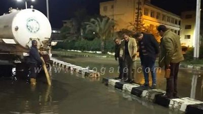 جنوب القاهرة تواصل شفط مياه الأمطار