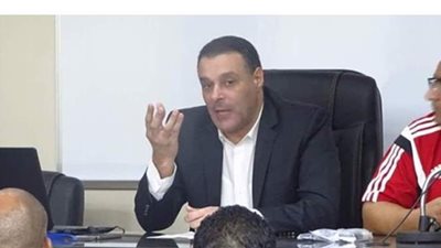 محاضر دولي يشرح للاعبي منتخب الشباب تعديلات قوانين التحكيم الجديدة