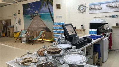 بالصور.. افتتاح أول مركز للعناية بالكلاب في بريطانيا