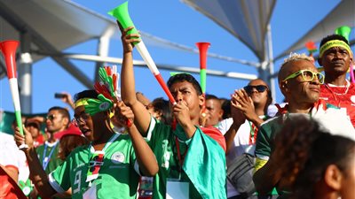 أجواء احتفالية لجمهور مدغشقر في ملعب الإسكندرية (صور)