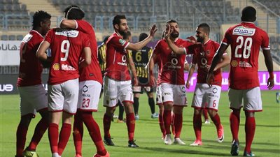 الأهلي يفوز بثلاثية أمام المقاولون العرب وينفرد بقمة الدوري