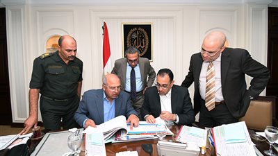 مدبولي والوزير يتابعان موقف مشروعات «الإسكان» و«الهيئة الهندسية»