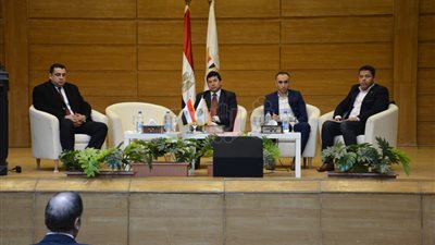 وزير الرياضة يناقش اكتشاف الموهوبين مع مديري المديريات
