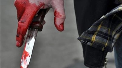 بسبب تأخر الإنجاب.. زوج يقتل زوجته بـ30 طعنة بالطريق العام في أسيوط