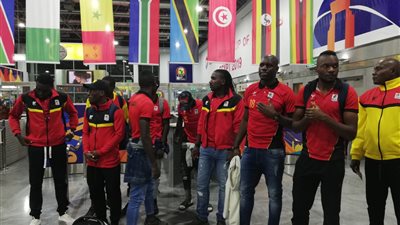 منتخب أوغندا يغادر مطار القاهرة بعد توديع أمم أفريقيا (صور)