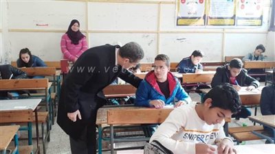 محافظ الغربية يتابع امتحانات النقل الإبتدائية والإعدادية بمدارس طنطا | صور